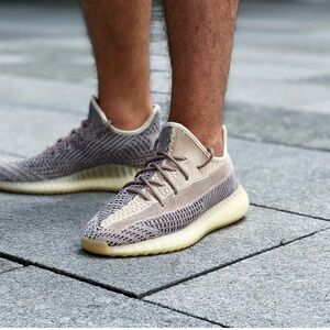 Yeezy Boost v2 Ash Pearl unisex pre own athletic sneakers. Sz. 7.5. -Women. Sz 9